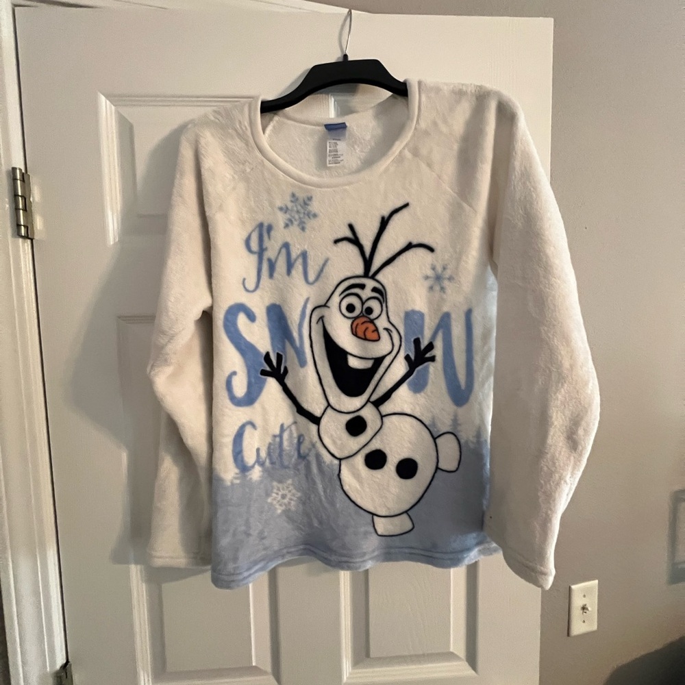 Disney Women's Cream and Blue Olaf Sweater